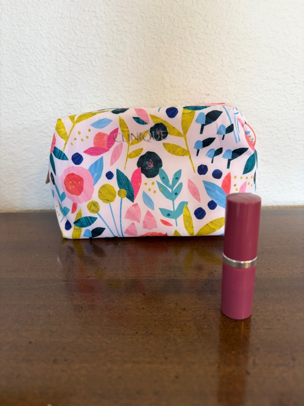 Clinique Cute Pop Lipstick with colorful Floral Cosmetic Pouch NEW